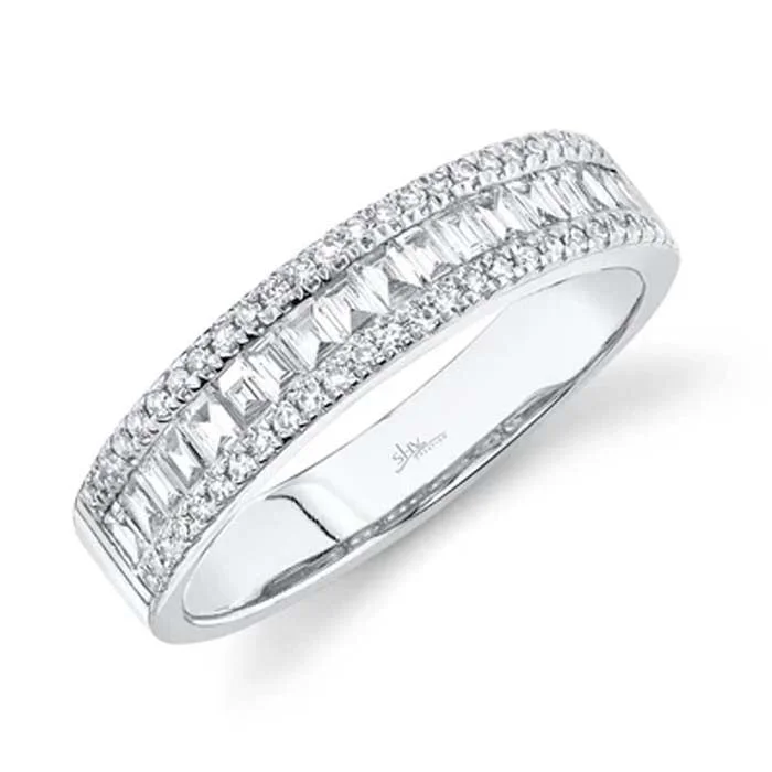 LED - Lit Fashion Rings in Plastic with Color - Changing Effects for a Futuristic LookShy Creation Diamond Baguette Band in 14K White Gold