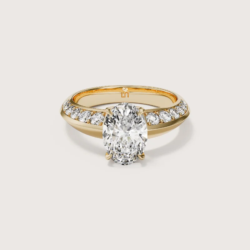 Cushion - cut diamond engagement ring with a halo of moissanite in a silver - plated bandOracle Oval Solitaire