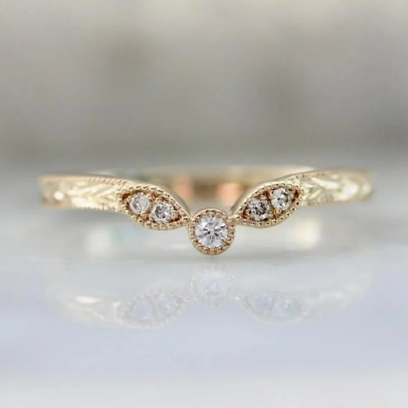 Heart - Shaped Women's Diamond Rings in Rose Gold for a Romantic and Symbolic GiftShort Cake Engraved V Shaped Diamond Band