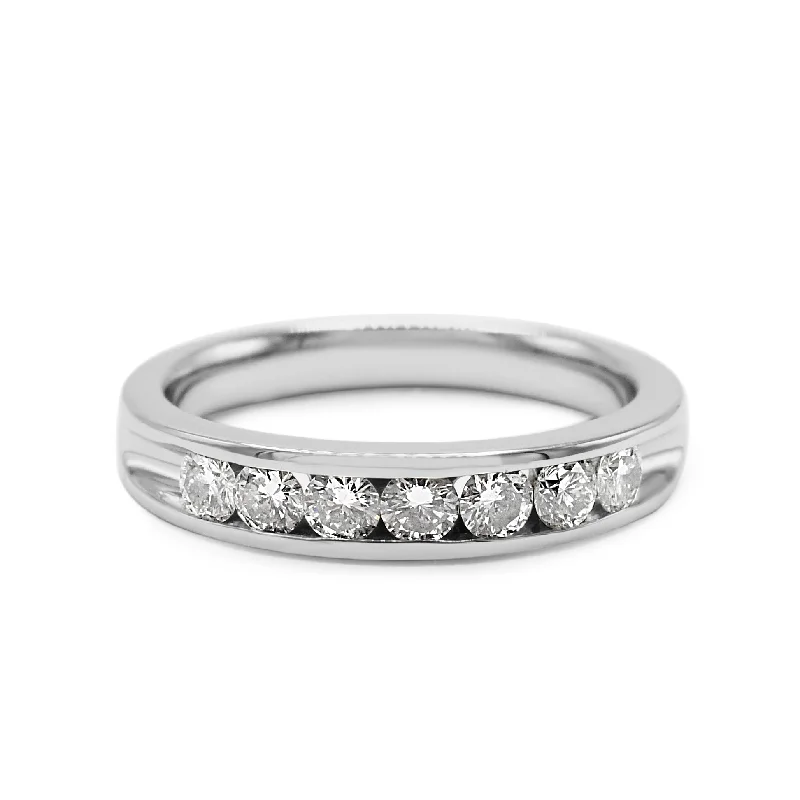 Princess - Cut Women's Diamond Rings in White Gold with a High - Clarity Diamond for a Modern LookLeo Diamond Brilliant Cut Diamond  Half Eternity Band Ring