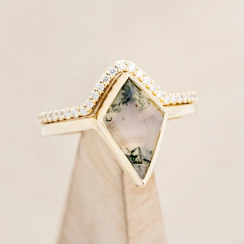 Men's Amethyst Engagement Rings in Sterling Silver with a Contemporary Geometric Setting"WILLA" - KITE CUT MOSS AGATE SOLITAIRE ENGAGEMENT RING WITH DIAMOND TRACER