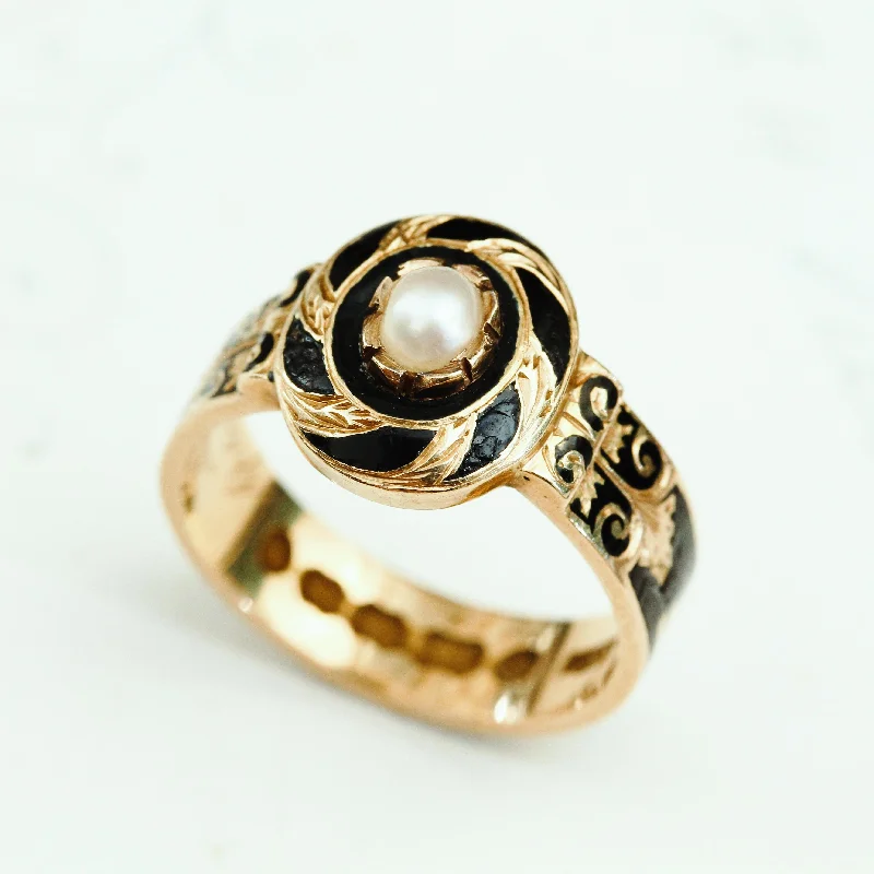 Interlocking Band Women's Rings in White Gold for a Modern DesignEndearing Date 1867 Enamelled Gold Mourning Ring