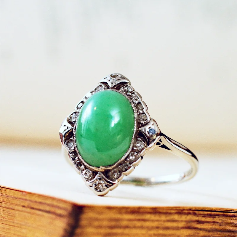 Floral - Patterned Women's Rings in 18K Yellow Gold for a Feminine LookSuperb Gem Quality Antique Jade & Diamond Ring