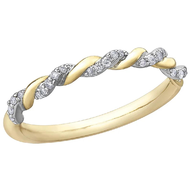 Pear - Shaped Women's Diamond Rings in Yellow Gold with a Single - Diamond Pendant LookTwisted Diamond and Two-Tone Gold Band