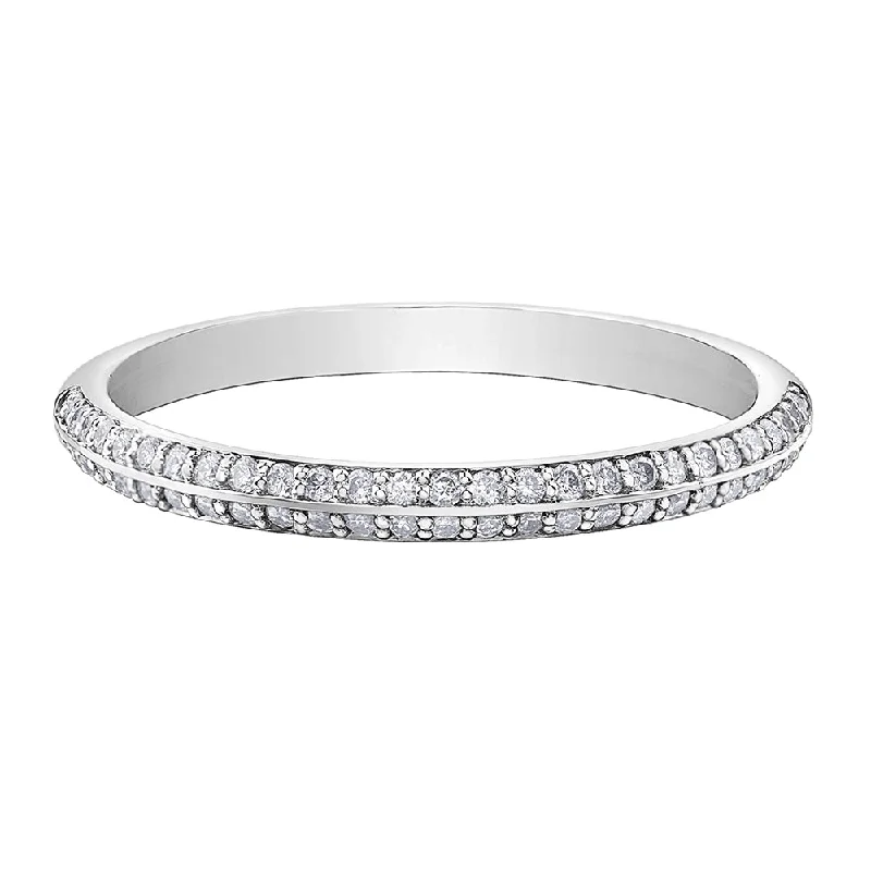 Women's Solitaire Diamond Rings with Round - Cut Diamonds and Platinum Settings for an Elegant EngagementClassic Diamond Wedding Band