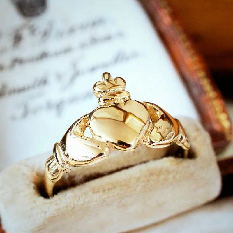 Women's Rings with Birthstones for a Personalized TouchAntique Style 9ct Gold Claddagh Ring