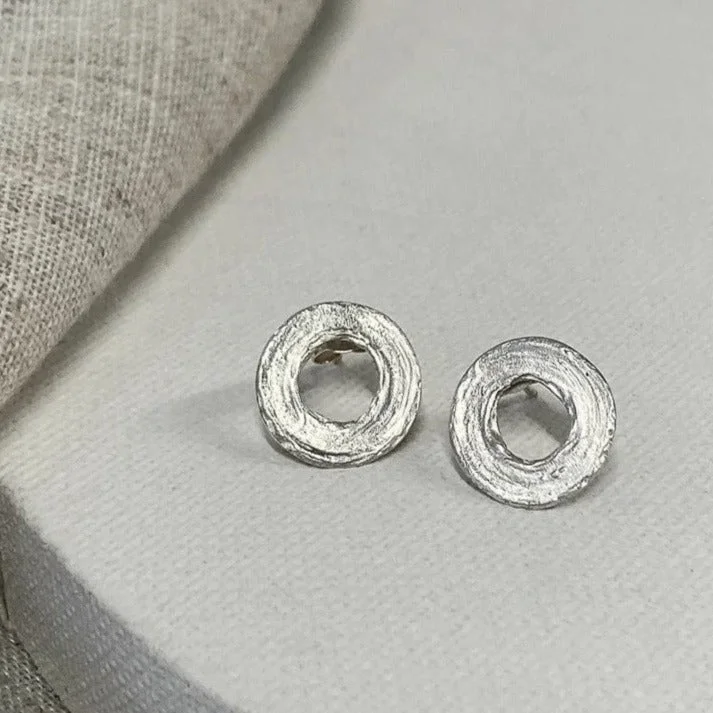 Pearl - Set Minimalist Stud Earrings in White for a Classic and Elegant AppearanceSmall Circle Brushstroke Earrings