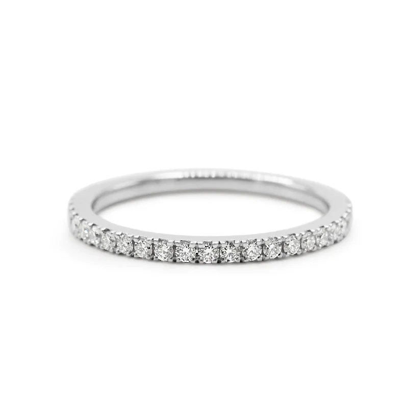 Cluster - Style Women's Diamond Rings with Multiple Small Diamonds Arranged in a Stunning PatternDe Beers Classic Diamond Half Eternity Ring - Platinum