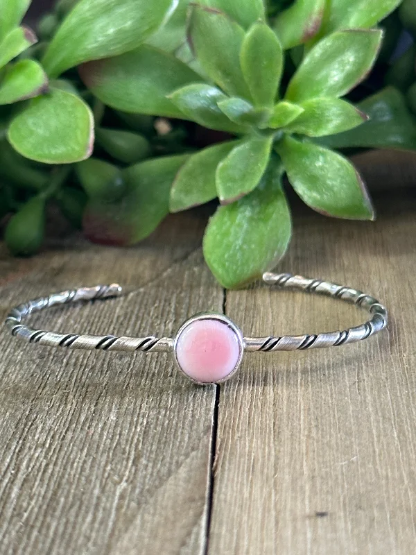 Women's Stainless Steel Cuff Bracelets with Geometric Designs for a Modern and Minimalist StyleNavajo Made Pink Conch & Sterling Silver Cuff Bracelet