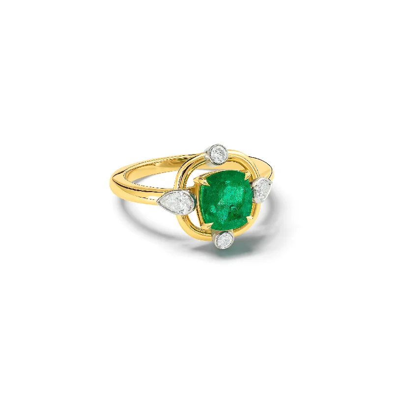 Classic Round Cut Engagement Rings with Platinum Prongs and Halo Setting for Timeless EleganceCompass Ring 18ct Yellow Gold - Emerald & Diamond